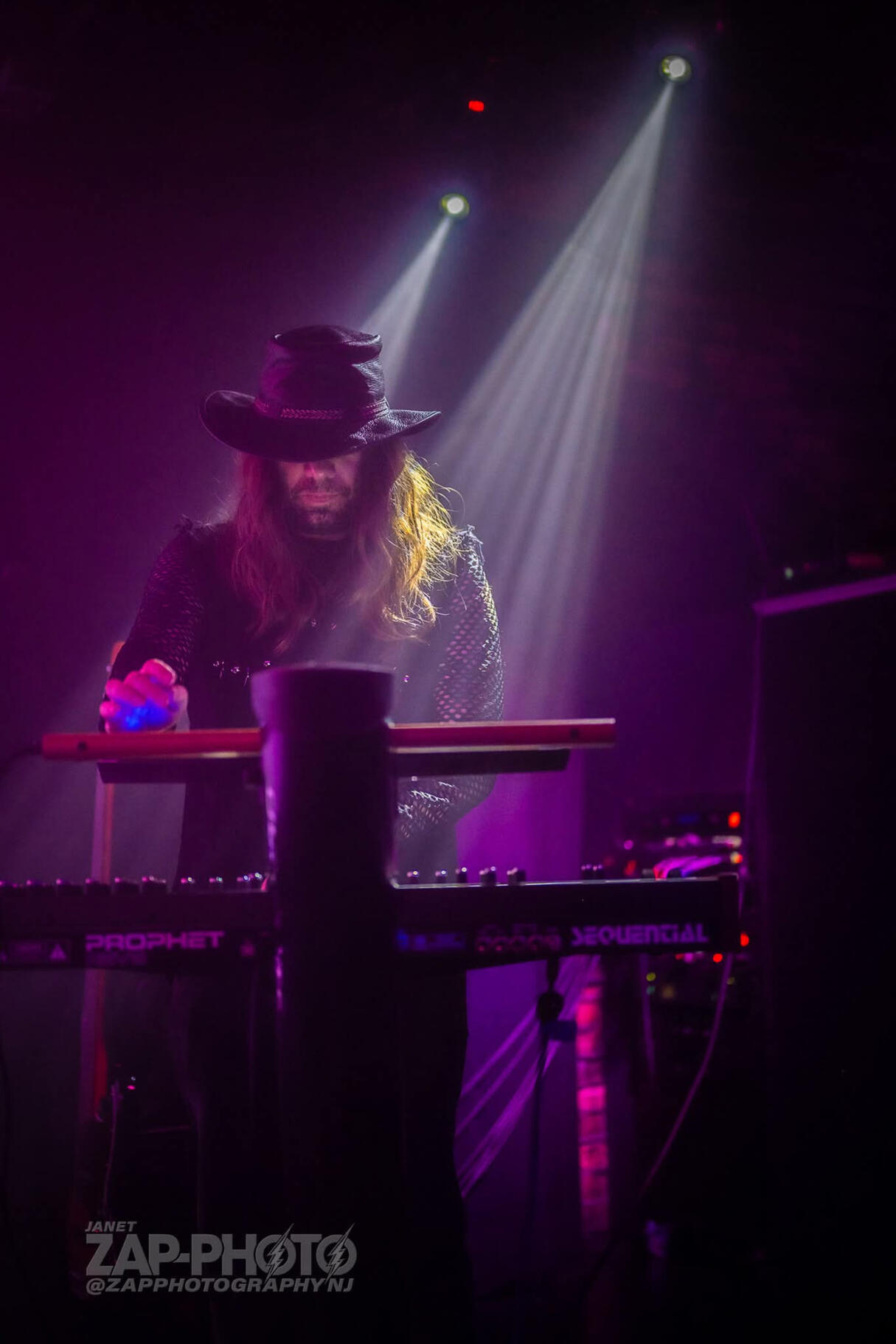 2DCAT performing live