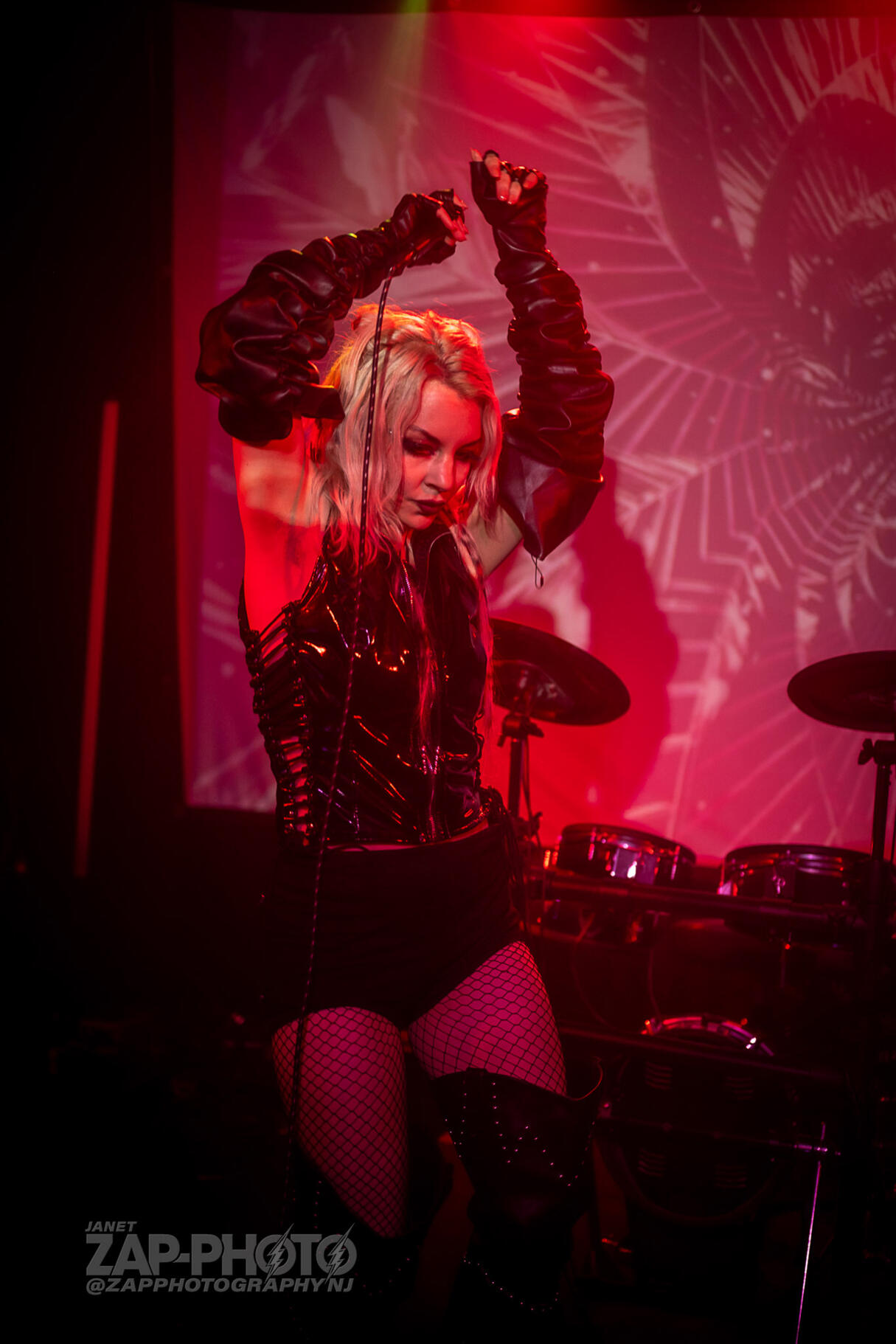 HAEZL performing with 2DCAT